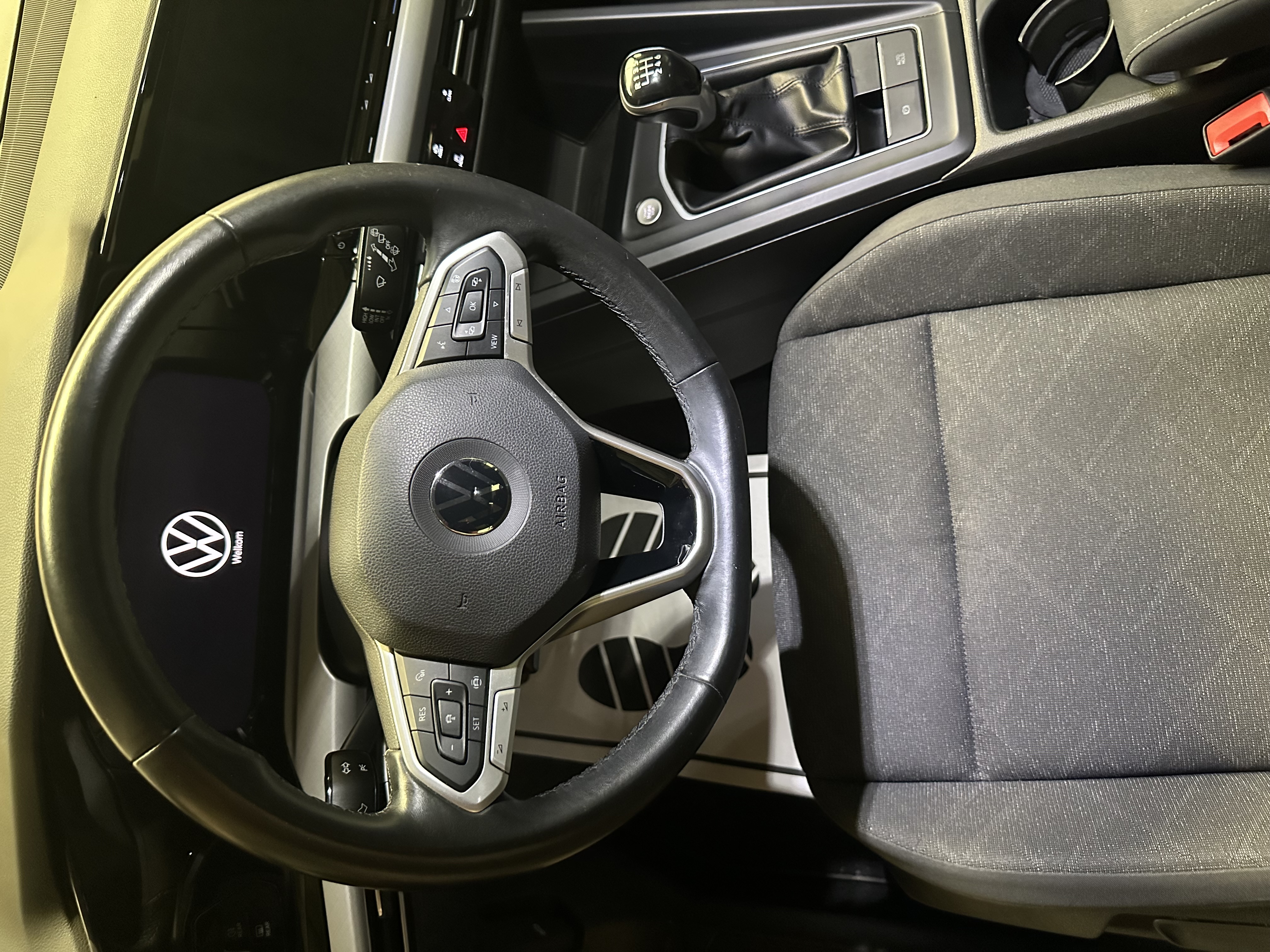 VOLKSWAGEN GOLF